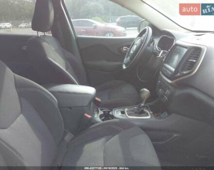 Белый Джип Чероки, объемом двигателя 0 л и пробегом 189 тыс. км за 11700 $, фото 48 на Automoto.ua