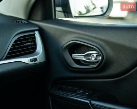 Белый Джип Чероки, объемом двигателя 3.24 л и пробегом 186 тыс. км за 17900 $, фото 34 на Automoto.ua