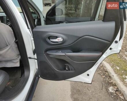 Белый Джип Чероки, объемом двигателя 3.2 л и пробегом 70 тыс. км за 21500 $, фото 17 на Automoto.ua