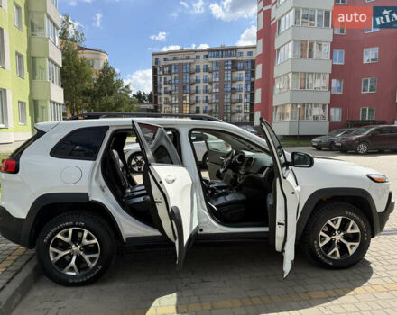 Белый Джип Чероки, объемом двигателя 3.24 л и пробегом 175 тыс. км за 16000 $, фото 11 на Automoto.ua