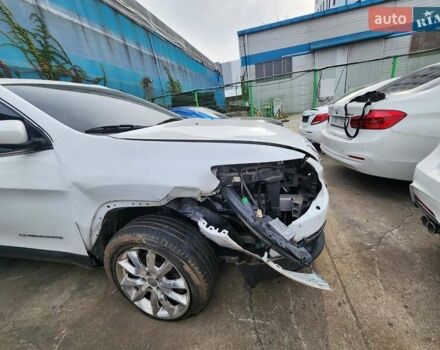 Белый Джип Чероки, объемом двигателя 2 л и пробегом 137 тыс. км за 12800 $, фото 2 на Automoto.ua