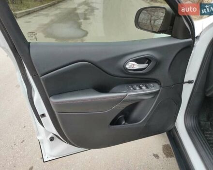 Белый Джип Чероки, объемом двигателя 3.2 л и пробегом 70 тыс. км за 21500 $, фото 33 на Automoto.ua