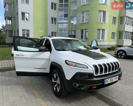 Белый Джип Чероки, объемом двигателя 3.24 л и пробегом 175 тыс. км за 16000 $, фото 3 на Automoto.ua