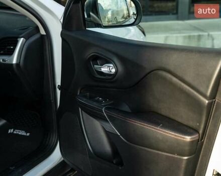 Белый Джип Чероки, объемом двигателя 3.24 л и пробегом 186 тыс. км за 17900 $, фото 40 на Automoto.ua