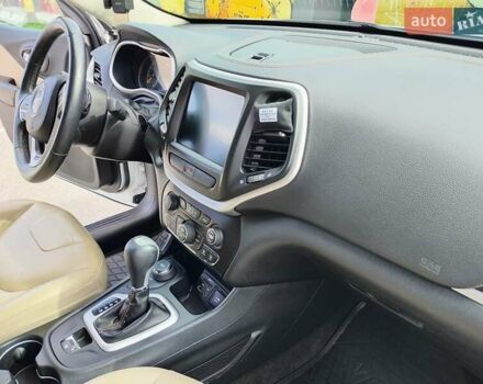 Джип Cherokee 2015 у Києві на Automoto.ua Білий Джип Cherokee, об'ємом двигуна 3.24 л та пробігом 148 тис. км за 13800 $, фото 17 на Automoto.ua