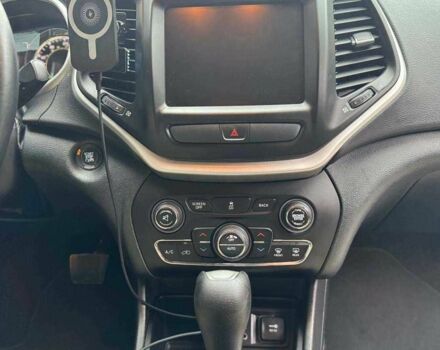 Білий Джип Cherokee, об'ємом двигуна 2.4 л та пробігом 48 тис. км за 15500 $, фото 11 на Automoto.ua