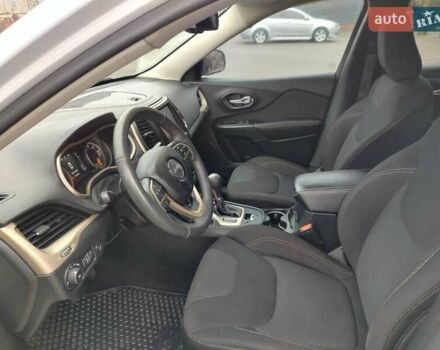 Белый Джип Чероки, объемом двигателя 0 л и пробегом 189 тыс. км за 11700 $, фото 22 на Automoto.ua