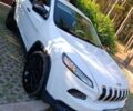 Білий Джип Cherokee, об'ємом двигуна 2.4 л та пробігом 260 тис. км за 12000 $, фото 1 на Automoto.ua