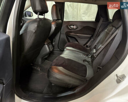 Белый Джип Чероки, объемом двигателя 3.24 л и пробегом 192 тыс. км за 13700 $, фото 10 на Automoto.ua