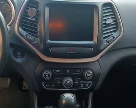 Білий Джип Cherokee, об'ємом двигуна 2.36 л та пробігом 161 тис. км за 16000 $, фото 18 на Automoto.ua