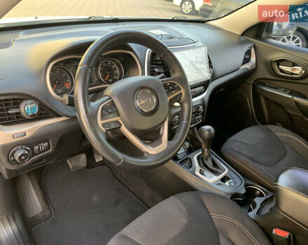 Білий Джип Cherokee, об'ємом двигуна 2.36 л та пробігом 297 тис. км за 9650 $, фото 19 на Automoto.ua