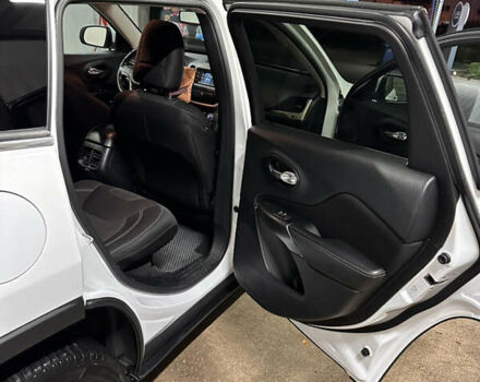 Білий Джип Cherokee, об'ємом двигуна 2.36 л та пробігом 260 тис. км за 11000 $, фото 9 на Automoto.ua