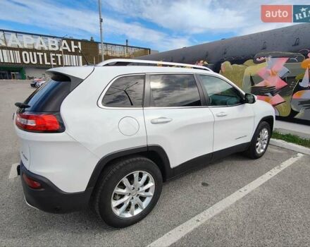 Джип Cherokee 2015 у Києві на Automoto.ua Білий Джип Cherokee, об'ємом двигуна 3.24 л та пробігом 148 тис. км за 13800 $, фото 1 на Automoto.ua