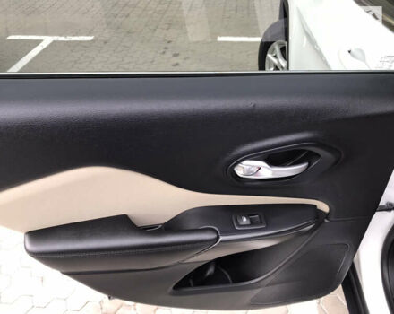 Джип Чероки 2015 в Киеве на Automoto.ua Белый Джип Чероки, объемом двигателя 3.24 л и пробегом 100 тыс. км за 15200 $, фото 33 на Automoto.ua