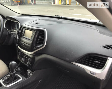 Джип Чероки 2015 в Киеве на Automoto.ua Белый Джип Чероки, объемом двигателя 3.24 л и пробегом 100 тыс. км за 15200 $, фото 50 на Automoto.ua