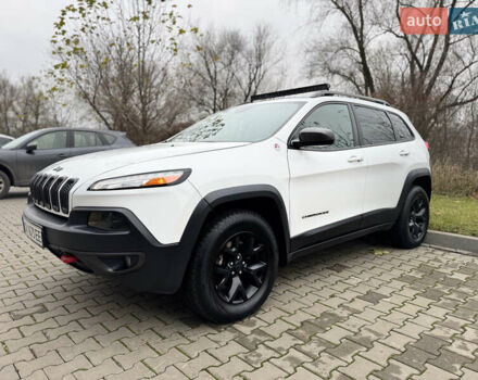 Білий Джип Cherokee, об'ємом двигуна 3.24 л та пробігом 185 тис. км за 16000 $, фото 10 на Automoto.ua