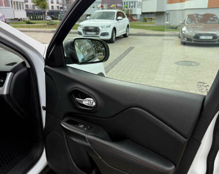 Белый Джип Чероки, объемом двигателя 3.24 л и пробегом 175 тыс. км за 16000 $, фото 22 на Automoto.ua