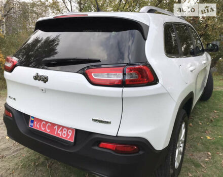 Джип Чероки 2015 в Киеве на Automoto.ua Белый Джип Чероки, объемом двигателя 3.24 л и пробегом 100 тыс. км за 15200 $, фото 10 на Automoto.ua