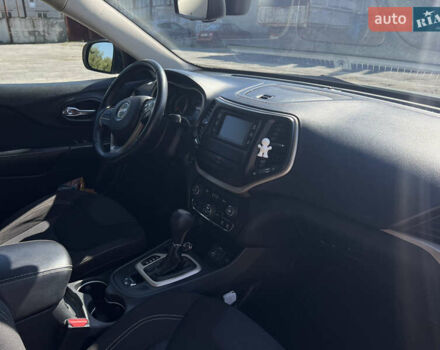 Білий Джип Cherokee, об'ємом двигуна 3.2 л та пробігом 255 тис. км за 13200 $, фото 17 на Automoto.ua