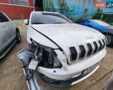 Белый Джип Чероки, объемом двигателя 2 л и пробегом 137 тыс. км за 12800 $, фото 1 на Automoto.ua