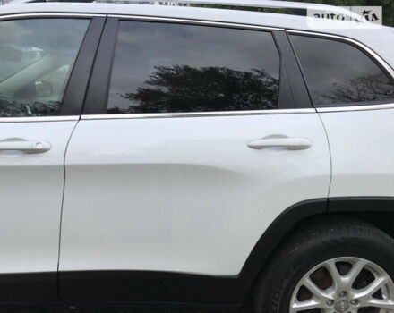 Джип Чероки 2015 в Киеве на Automoto.ua Белый Джип Чероки, объемом двигателя 3.24 л и пробегом 100 тыс. км за 15200 $, фото 6 на Automoto.ua