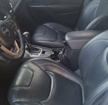 Білий Джип Cherokee, об'ємом двигуна 2.36 л та пробігом 161 тис. км за 16000 $, фото 13 на Automoto.ua