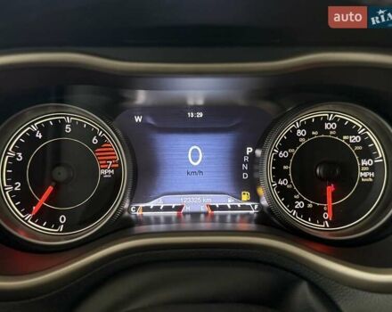 Джип Чероки 2015 в Черновцах на Automoto.ua Белый Джип Чероки, объемом двигателя 2.36 л и пробегом 123 тыс. км за 12990 $, фото 31 на Automoto.ua