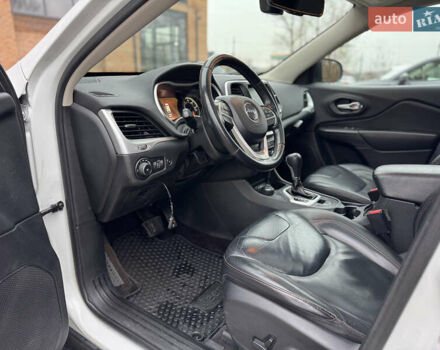 Білий Джип Cherokee, об'ємом двигуна 3.24 л та пробігом 185 тис. км за 16000 $, фото 12 на Automoto.ua