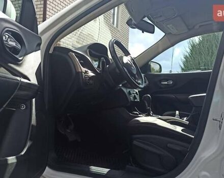 Білий Джип Cherokee, об'ємом двигуна 2.36 л та пробігом 80 тис. км за 13800 $, фото 5 на Automoto.ua