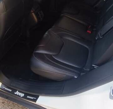 Білий Джип Cherokee, об'ємом двигуна 2.36 л та пробігом 161 тис. км за 16000 $, фото 12 на Automoto.ua