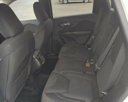 Белый Джип Чероки, объемом двигателя 0 л и пробегом 189 тыс. км за 11700 $, фото 26 на Automoto.ua