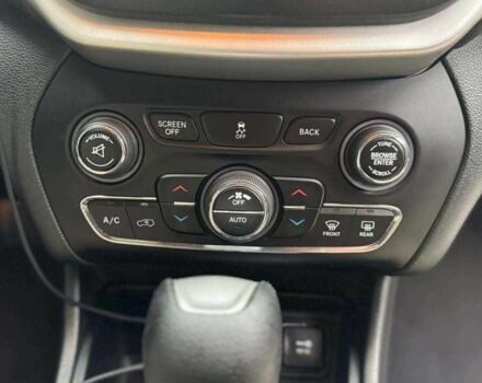 Білий Джип Cherokee, об'ємом двигуна 2.4 л та пробігом 48 тис. км за 15500 $, фото 12 на Automoto.ua