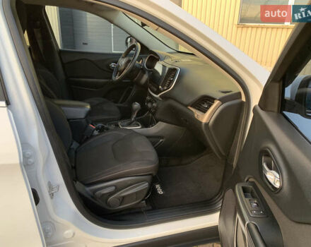 Білий Джип Cherokee, об'ємом двигуна 2.36 л та пробігом 297 тис. км за 9650 $, фото 23 на Automoto.ua