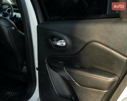 Белый Джип Чероки, объемом двигателя 3.24 л и пробегом 186 тыс. км за 17900 $, фото 42 на Automoto.ua