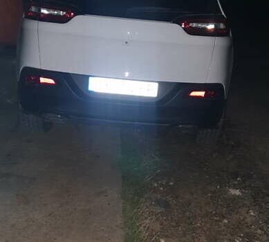 Джип Cherokee 2015 у Хмельницькому на Automoto.ua Білий Джип Cherokee, об'ємом двигуна 3.24 л та пробігом 202 тис. км за 14500 $, фото 14 на Automoto.ua