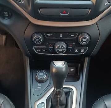 Білий Джип Cherokee, об'ємом двигуна 2.36 л та пробігом 161 тис. км за 16000 $, фото 16 на Automoto.ua