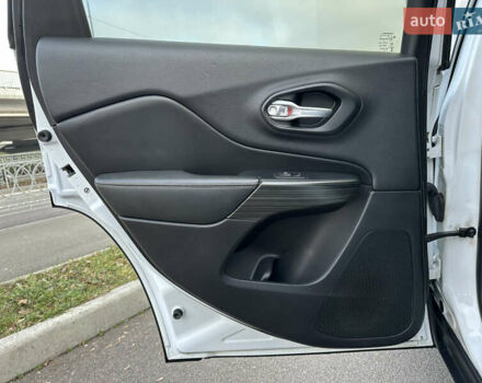 Белый Джип Чероки, объемом двигателя 3.24 л и пробегом 200 тыс. км за 12990 $, фото 24 на Automoto.ua