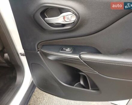 Белый Джип Чероки, объемом двигателя 0 л и пробегом 189 тыс. км за 11700 $, фото 24 на Automoto.ua