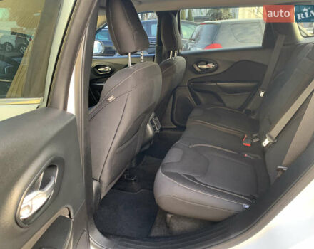 Білий Джип Cherokee, об'ємом двигуна 2.36 л та пробігом 297 тис. км за 9650 $, фото 20 на Automoto.ua