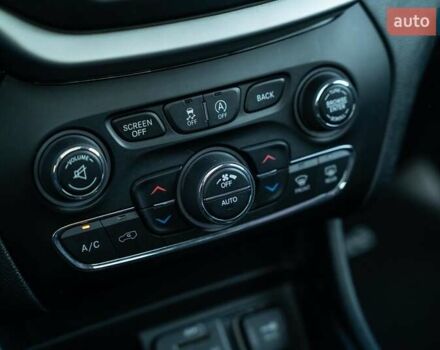 Белый Джип Чероки, объемом двигателя 3.24 л и пробегом 186 тыс. км за 17900 $, фото 30 на Automoto.ua