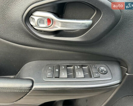 Белый Джип Чероки, объемом двигателя 3.24 л и пробегом 200 тыс. км за 12990 $, фото 17 на Automoto.ua