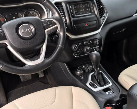 Джип Чероки 2015 в Киеве на Automoto.ua Белый Джип Чероки, объемом двигателя 3.24 л и пробегом 100 тыс. км за 15200 $, фото 55 на Automoto.ua