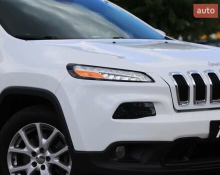 Білий Джип Cherokee, об'ємом двигуна 2.36 л та пробігом 163 тис. км за 15500 $, фото 3 на Automoto.ua