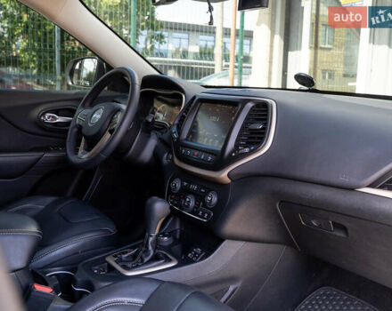 Белый Джип Чероки, объемом двигателя 2 л и пробегом 123 тыс. км за 15700 $, фото 39 на Automoto.ua