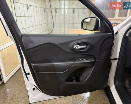 Белый Джип Чероки, объемом двигателя 3.24 л и пробегом 192 тыс. км за 13700 $, фото 9 на Automoto.ua