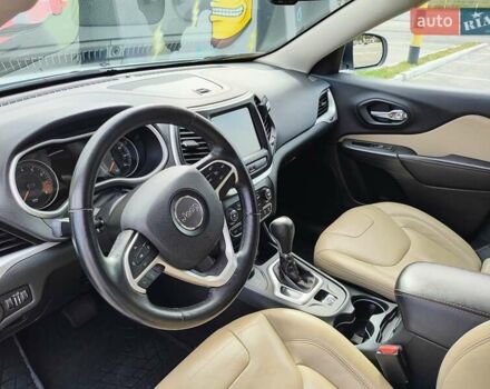 Джип Cherokee 2015 у Києві на Automoto.ua Білий Джип Cherokee, об'ємом двигуна 3.24 л та пробігом 148 тис. км за 13800 $, фото 15 на Automoto.ua