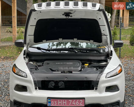 Білий Джип Cherokee, об'ємом двигуна 2.4 л та пробігом 165 тис. км за 11999 $, фото 8 на Automoto.ua