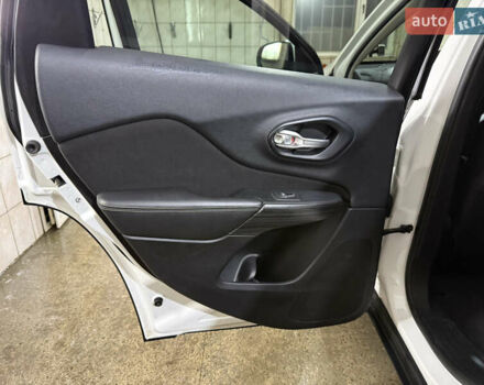 Белый Джип Чероки, объемом двигателя 3.24 л и пробегом 192 тыс. км за 13700 $, фото 11 на Automoto.ua