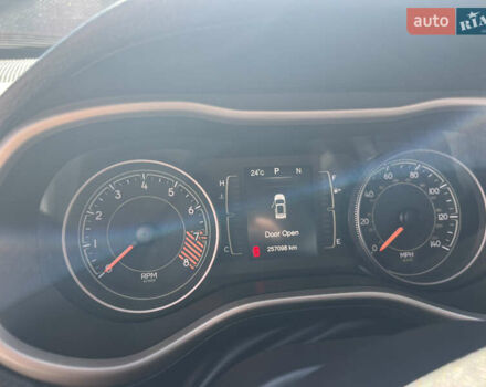 Білий Джип Cherokee, об'ємом двигуна 3.2 л та пробігом 255 тис. км за 13200 $, фото 12 на Automoto.ua