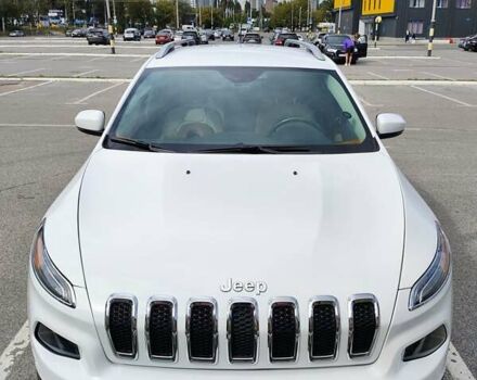 Джип Cherokee 2015 у Києві на Automoto.ua Білий Джип Cherokee, об'ємом двигуна 3.24 л та пробігом 148 тис. км за 13800 $, фото 9 на Automoto.ua